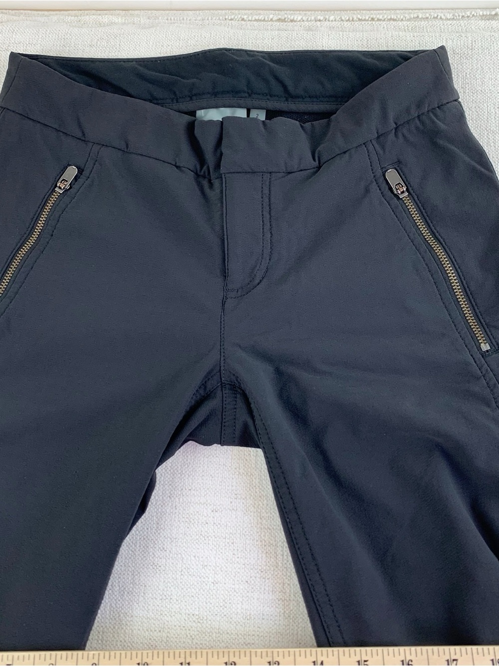 Athleta women's low rise Highline Hybrid Cargo skinny Pant in black zipper ankle - Picture 8 of 15